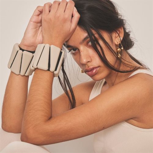Moonchild Weight Bangles i sandfarvet